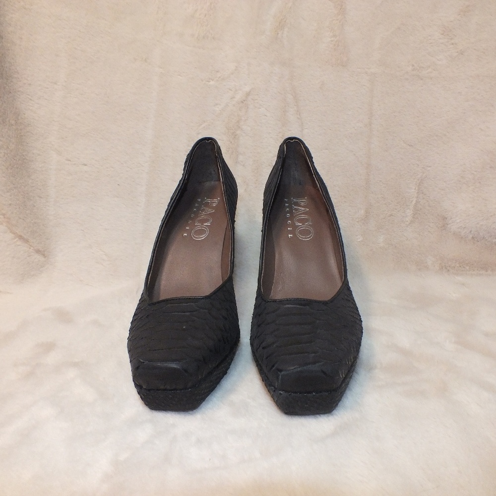 Paco Gil Black Leather Snake Print pumps heels